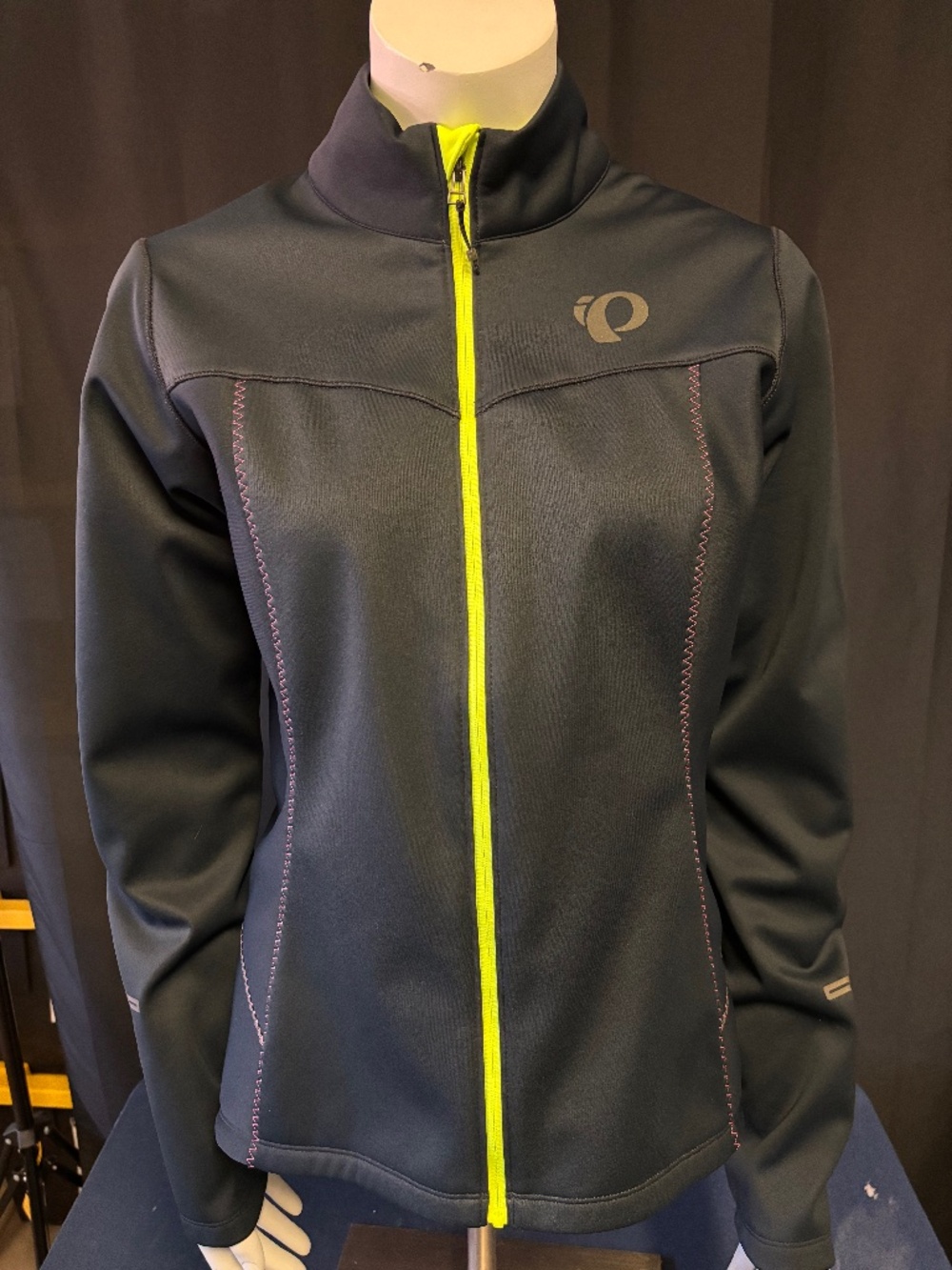 Nice womens large Pearl Izumi cycling jacket
